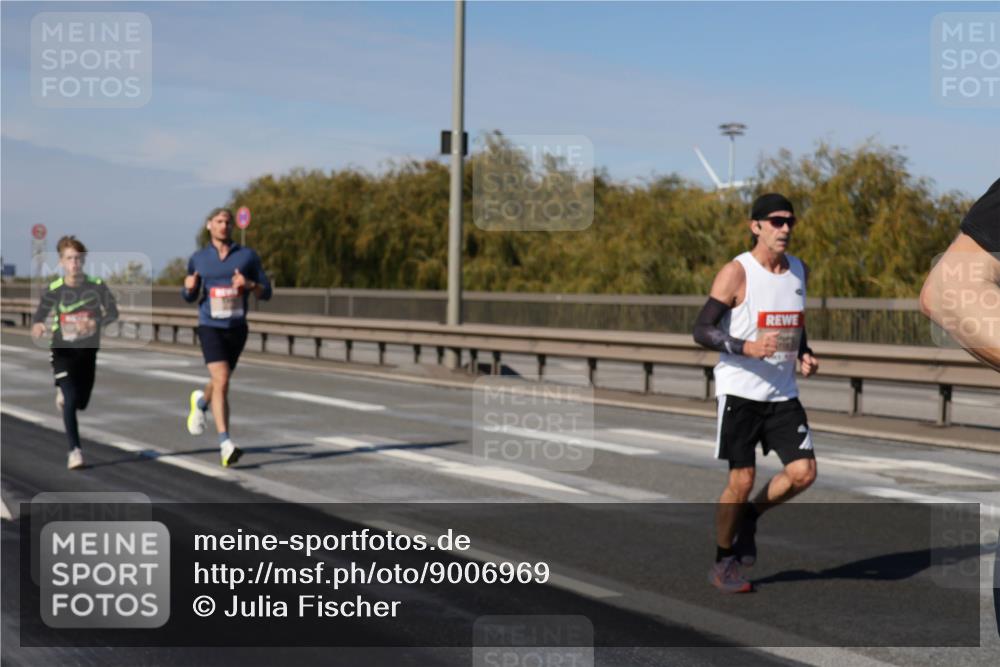 03.10.2025 - Köhlbrandbrückenlauf Julia Fischer http://msf.ph/oto/9006969 03.10.2025 12:45:43 Position 3  meine-sportfotos.de