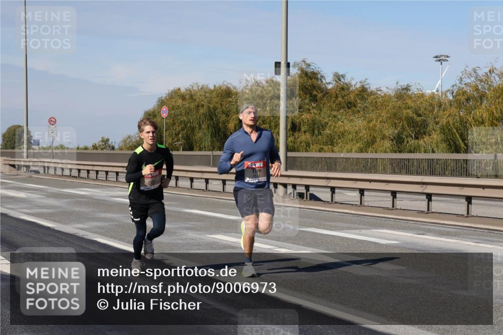 03.10.2025 - Köhlbrandbrückenlauf Julia Fischer http://msf.ph/oto/9006973 03.10.2025 12:45:44 Position 3 4518 meine-sportfotos.de