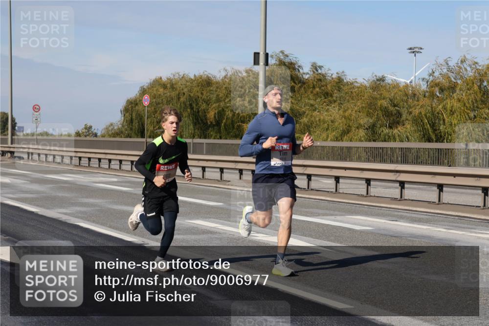 03.10.2025 - Köhlbrandbrückenlauf Julia Fischer http://msf.ph/oto/9006977 03.10.2025 12:45:44 Position 3  meine-sportfotos.de