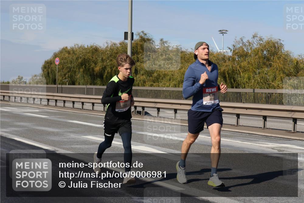 03.10.2025 - Köhlbrandbrückenlauf Julia Fischer http://msf.ph/oto/9006981 03.10.2025 12:45:45 Position 3 4518 meine-sportfotos.de