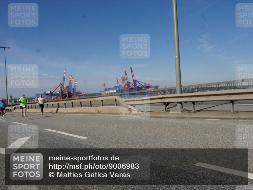 03.10.2025 - Köhlbrandbrückenlauf Matties Gatica Varas http://msf.ph/oto/9006983 03.10.2025 13:02:11 Position 2 118 meine-sportfotos.de