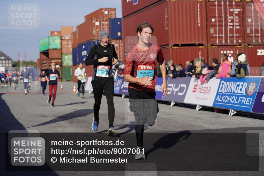 03.10.2025 - Köhlbrandbrückenlauf Michael Burmester http://msf.ph/oto/9007001 03.10.2025 10:08:47 Ziel 1364, 1367, 1451, 1555, 1670, 1858, 2449, 2805, 3128, 3380, 3738 meine-sportfotos.de