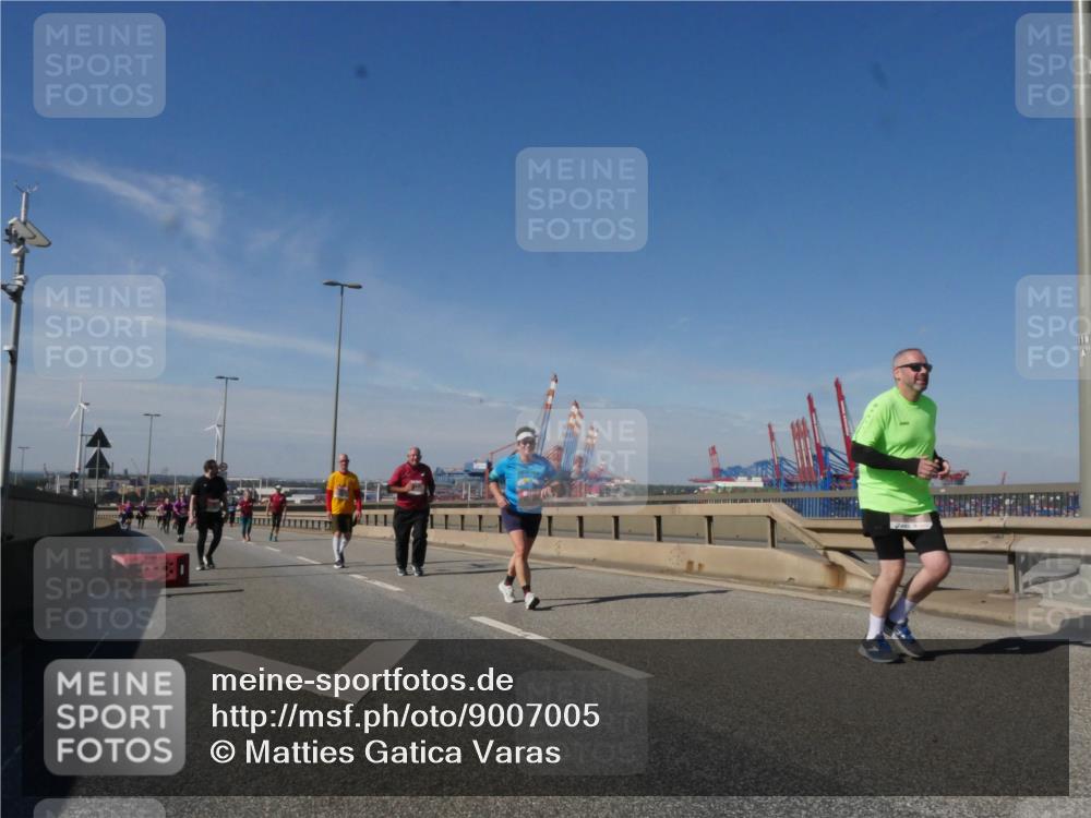 03.10.2025 - Köhlbrandbrückenlauf Matties Gatica Varas http://msf.ph/oto/9007005 03.10.2025 13:02:17 Position 2 118 meine-sportfotos.de