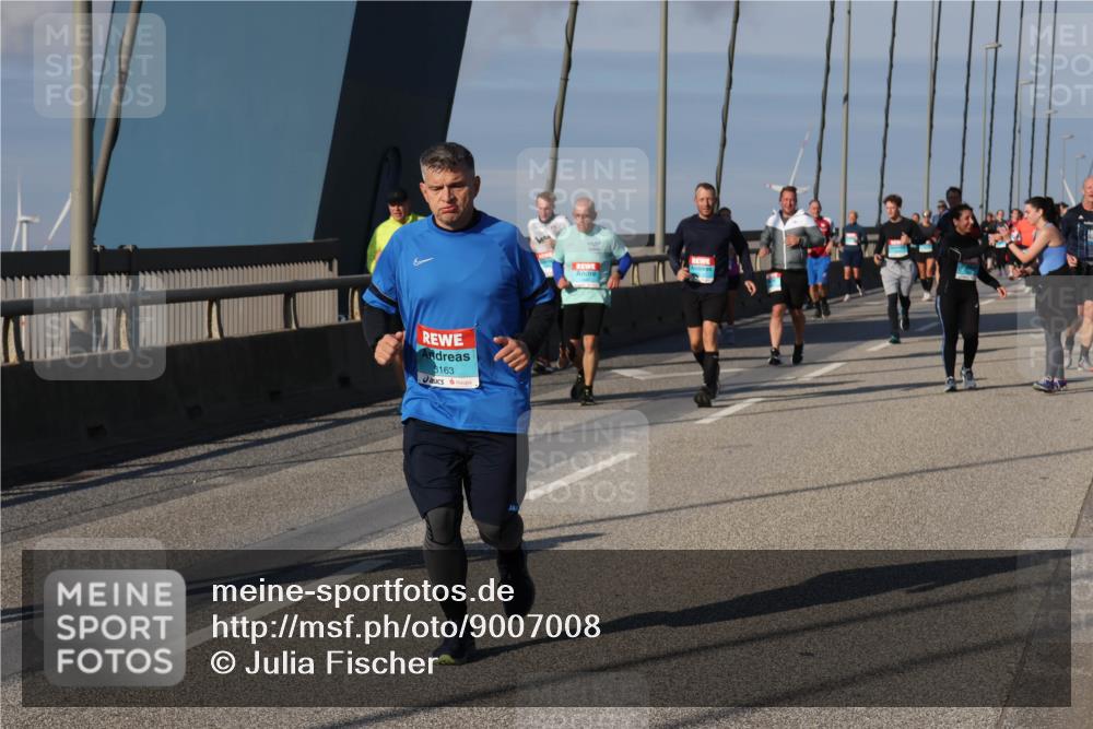 03.10.2025 - Köhlbrandbrückenlauf Julia Fischer http://msf.ph/oto/9007008 03.10.2025 09:58:06 Position 2 8163, 1300 meine-sportfotos.de