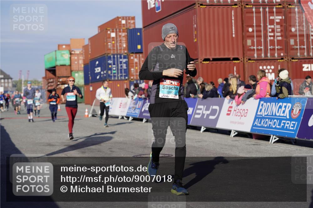 03.10.2025 - Köhlbrandbrückenlauf Michael Burmester http://msf.ph/oto/9007018 03.10.2025 10:08:48 Ziel 1364, 1367, 1451, 1670, 2449, 2805, 3128, 3380, 3738 meine-sportfotos.de