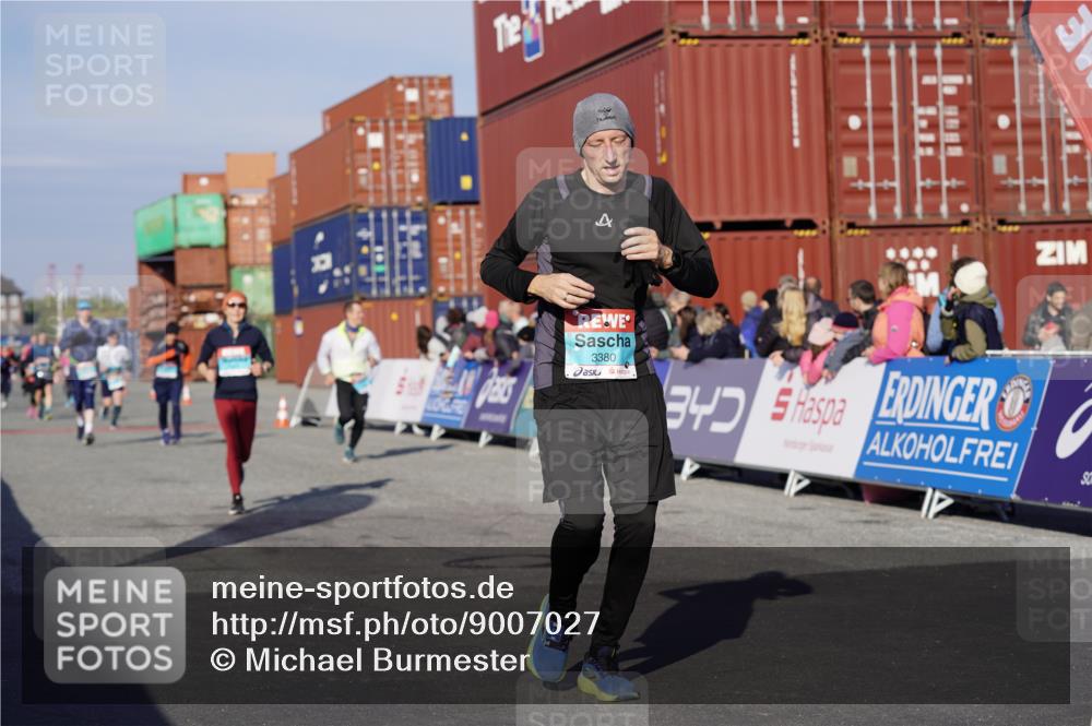 03.10.2025 - Köhlbrandbrückenlauf Michael Burmester http://msf.ph/oto/9007027 03.10.2025 10:08:48 Ziel 1364, 1367, 1451, 1670, 2449, 2805, 3128, 3380, 3738 meine-sportfotos.de