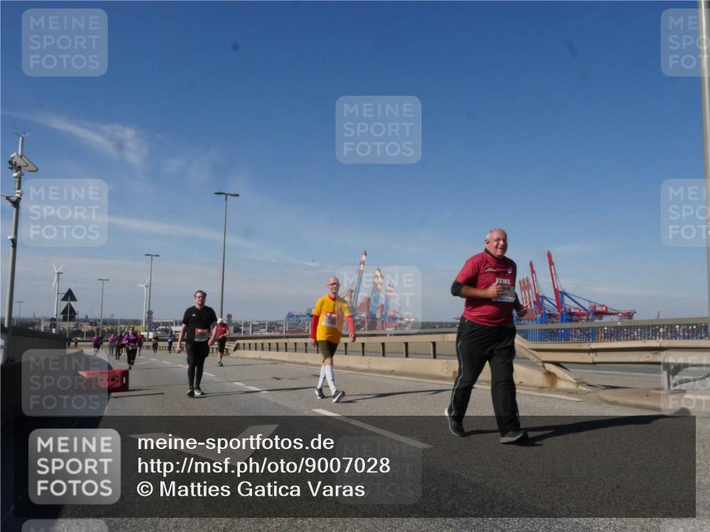 03.10.2025 - Köhlbrandbrückenlauf Matties Gatica Varas http://msf.ph/oto/9007028 03.10.2025 13:02:21 Position 2  meine-sportfotos.de