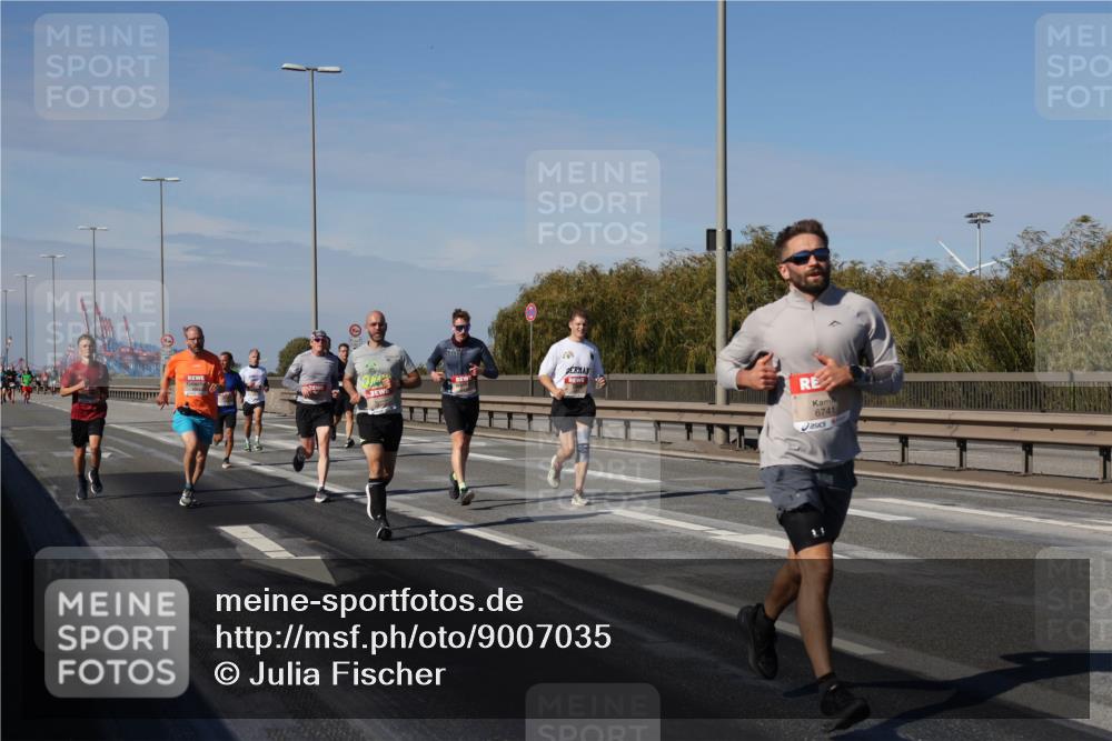 03.10.2025 - Köhlbrandbrückenlauf Julia Fischer http://msf.ph/oto/9007035 03.10.2025 12:45:58 Position 3 6741 meine-sportfotos.de