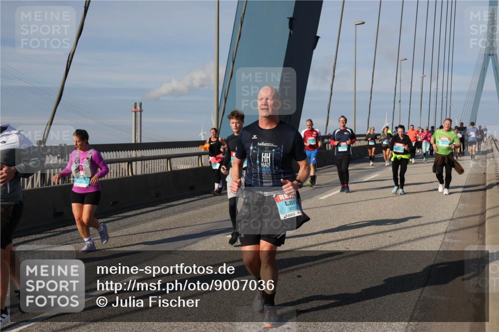 03.10.2025 - Köhlbrandbrückenlauf Julia Fischer http://msf.ph/oto/9007036 03.10.2025 09:58:15 Position 2 3052 meine-sportfotos.de