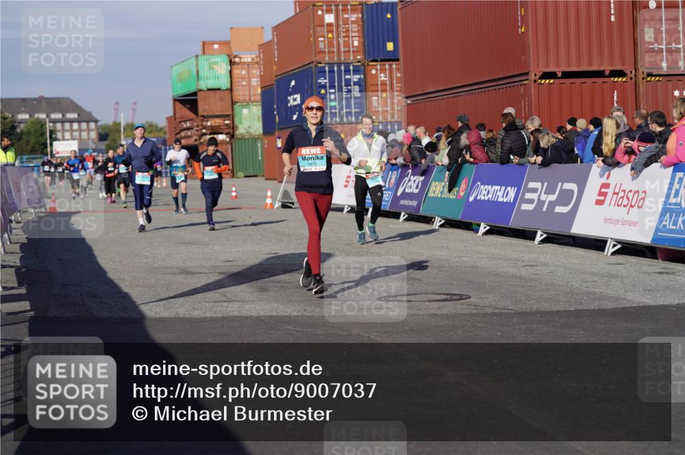 03.10.2025 - Köhlbrandbrückenlauf Michael Burmester http://msf.ph/oto/9007037 03.10.2025 10:08:49 Ziel 1364, 1367, 1451, 1670, 2805, 3280, 3380, 3738 meine-sportfotos.de