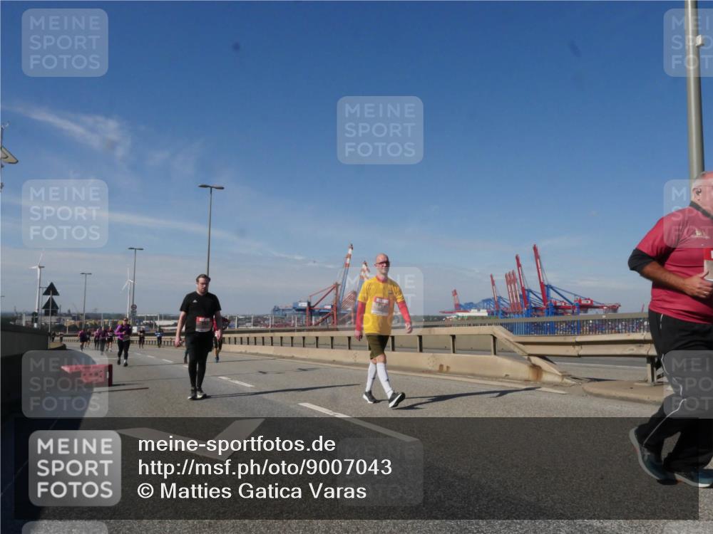 03.10.2025 - Köhlbrandbrückenlauf Matties Gatica Varas http://msf.ph/oto/9007043 03.10.2025 13:02:22 Position 2  meine-sportfotos.de