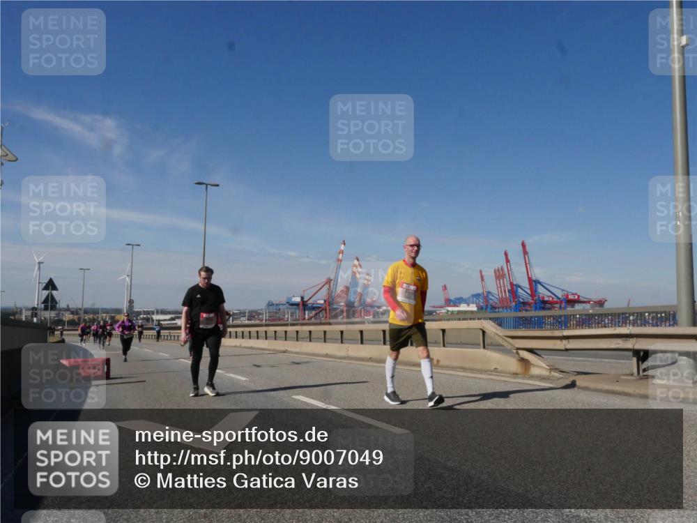 03.10.2025 - Köhlbrandbrückenlauf Matties Gatica Varas http://msf.ph/oto/9007049 03.10.2025 13:02:22 Position 2 118 meine-sportfotos.de
