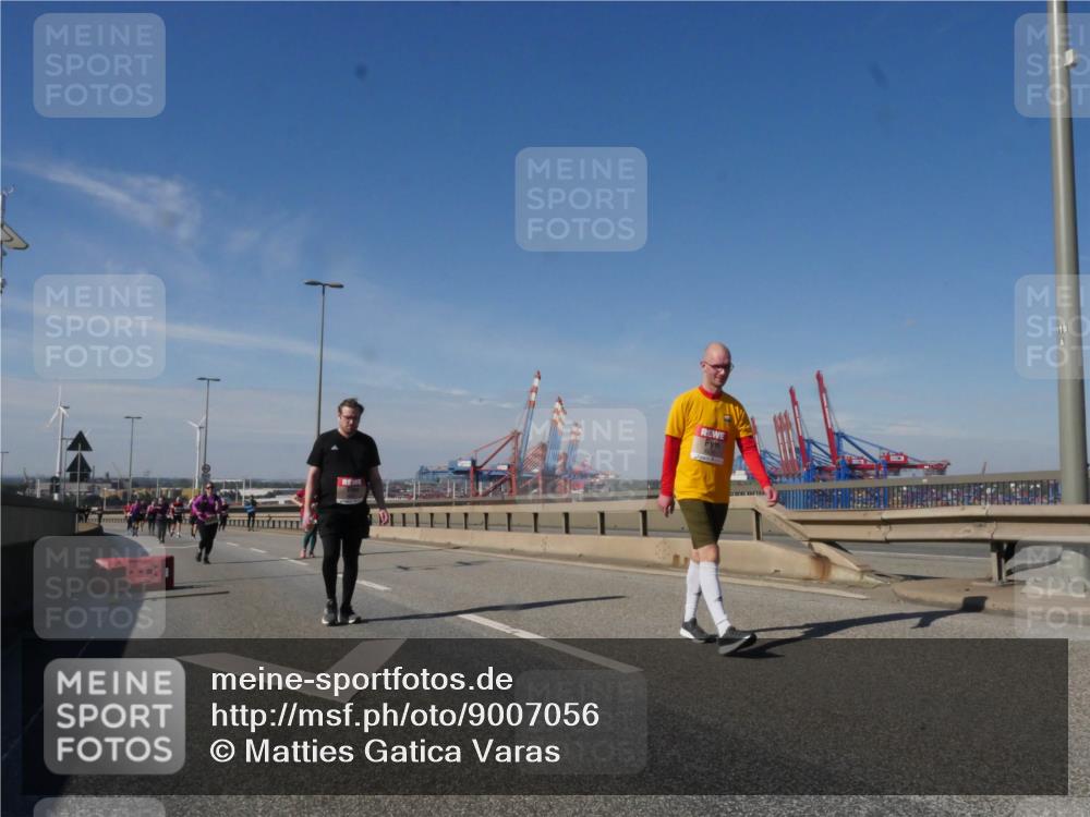 03.10.2025 - Köhlbrandbrückenlauf Matties Gatica Varas http://msf.ph/oto/9007056 03.10.2025 13:02:23 Position 2 118 meine-sportfotos.de