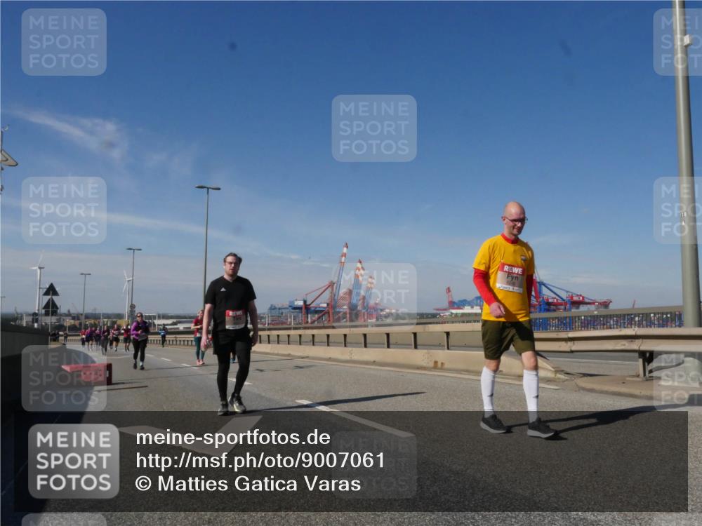 03.10.2025 - Köhlbrandbrückenlauf Matties Gatica Varas http://msf.ph/oto/9007061 03.10.2025 13:02:23 Position 2 11111, 118 meine-sportfotos.de