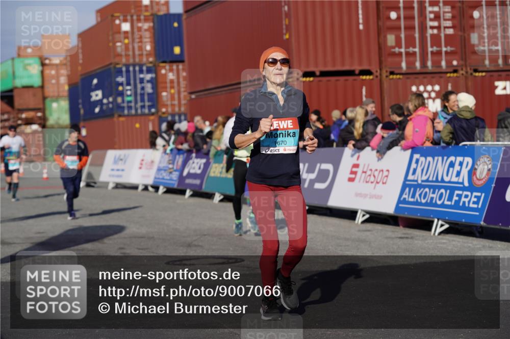 03.10.2025 - Köhlbrandbrückenlauf Michael Burmester http://msf.ph/oto/9007066 03.10.2025 10:08:50 Ziel 1364, 1367, 1451, 1670, 2805, 3280, 3380, 3738 meine-sportfotos.de