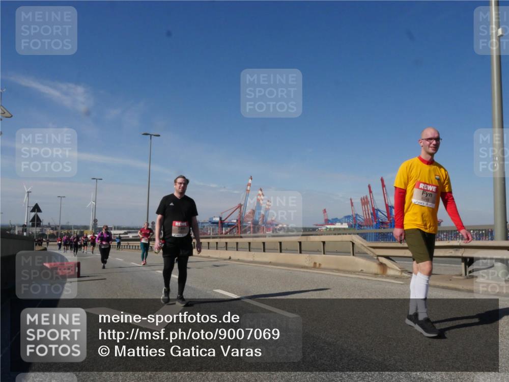 03.10.2025 - Köhlbrandbrückenlauf Matties Gatica Varas http://msf.ph/oto/9007069 03.10.2025 13:02:24 Position 2 6245 meine-sportfotos.de