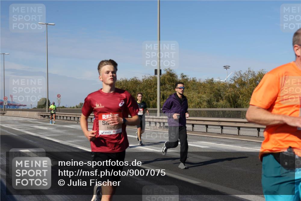 03.10.2025 - Köhlbrandbrückenlauf Julia Fischer http://msf.ph/oto/9007075 03.10.2025 12:46:03 Position 3 5926 meine-sportfotos.de