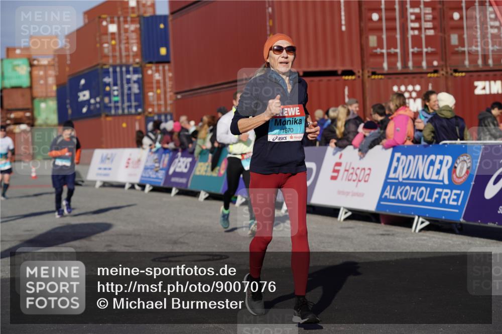 03.10.2025 - Köhlbrandbrückenlauf Michael Burmester http://msf.ph/oto/9007076 03.10.2025 10:08:50 Ziel 1364, 1367, 1451, 1670, 2805, 3280, 3380, 3738 meine-sportfotos.de