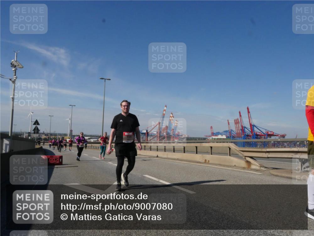 03.10.2025 - Köhlbrandbrückenlauf Matties Gatica Varas http://msf.ph/oto/9007080 03.10.2025 13:02:24 Position 2  meine-sportfotos.de