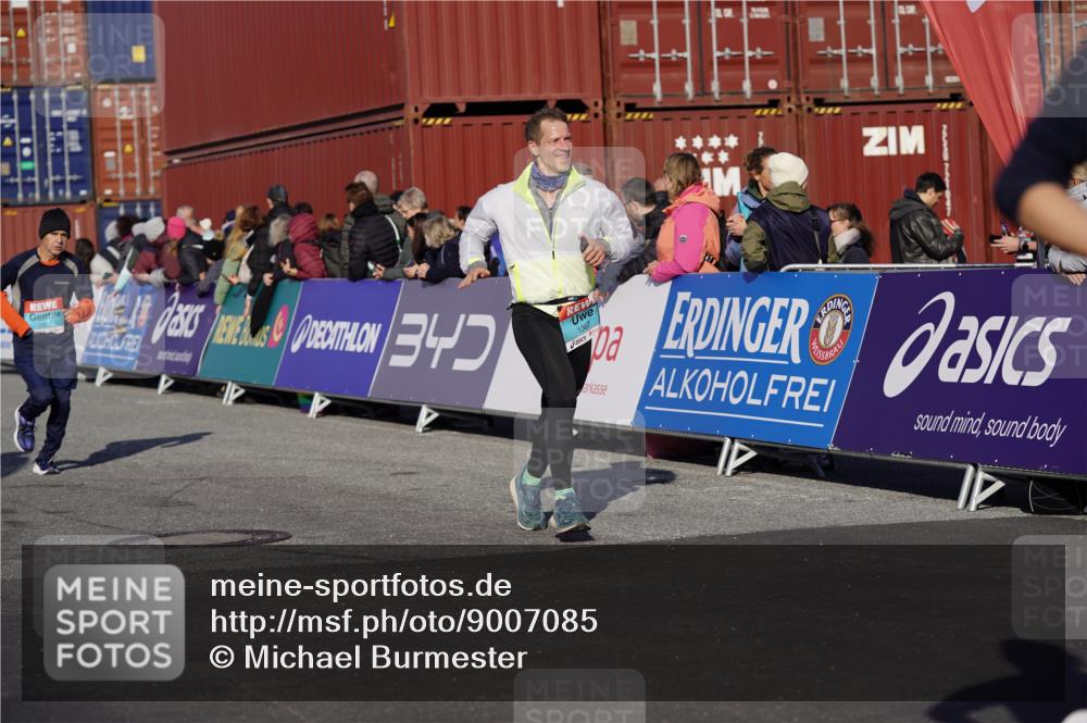 03.10.2025 - Köhlbrandbrückenlauf Michael Burmester http://msf.ph/oto/9007085 03.10.2025 10:08:51 Ziel 1200, 1364, 1367, 1670, 2805, 3280, 3380, 3738 meine-sportfotos.de