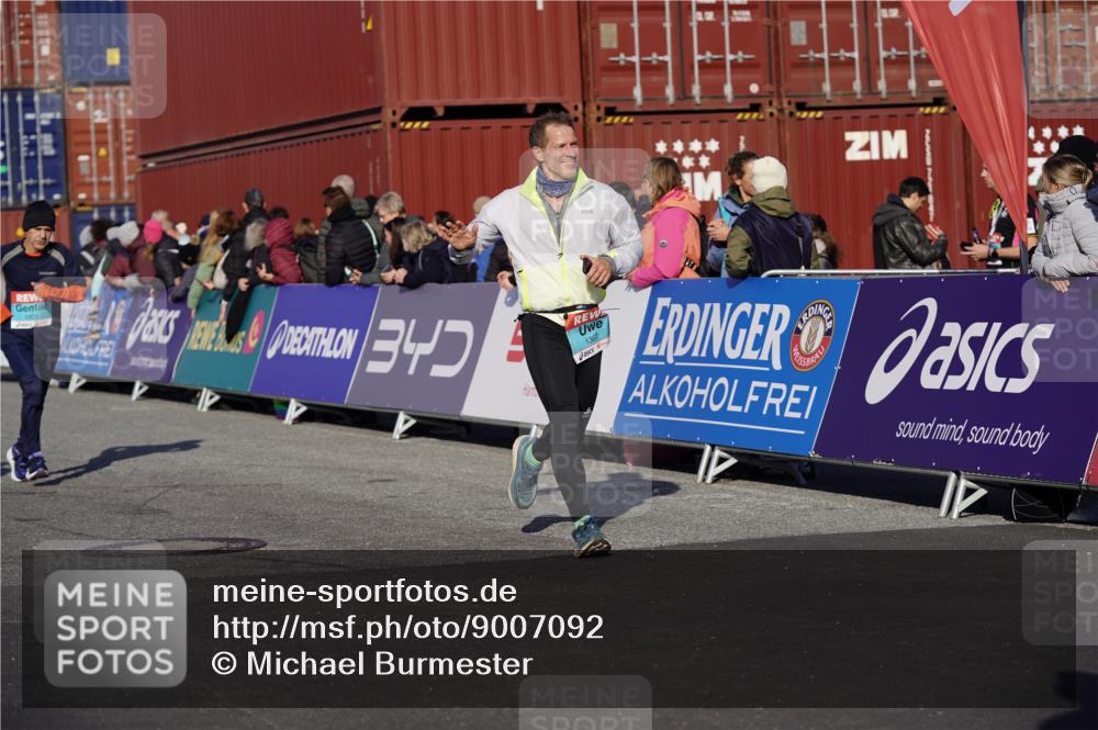 03.10.2025 - Köhlbrandbrückenlauf Michael Burmester http://msf.ph/oto/9007092 03.10.2025 10:08:51 Ziel 1200, 1364, 1367, 1670, 2805, 3280, 3380, 3738 meine-sportfotos.de