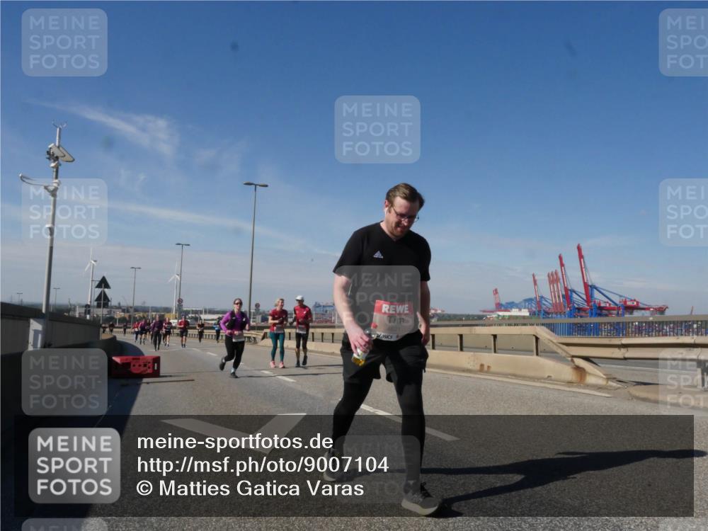 03.10.2025 - Köhlbrandbrückenlauf Matties Gatica Varas http://msf.ph/oto/9007104 03.10.2025 13:02:26 Position 2 4621 meine-sportfotos.de