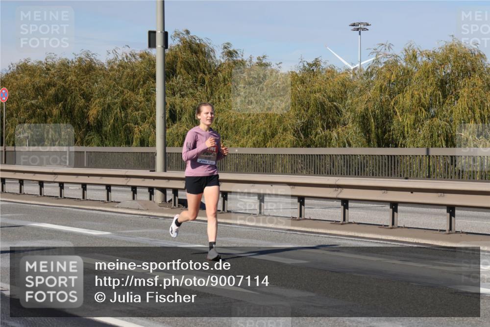 03.10.2025 - Köhlbrandbrückenlauf Julia Fischer http://msf.ph/oto/9007114 03.10.2025 12:46:20 Position 3  meine-sportfotos.de