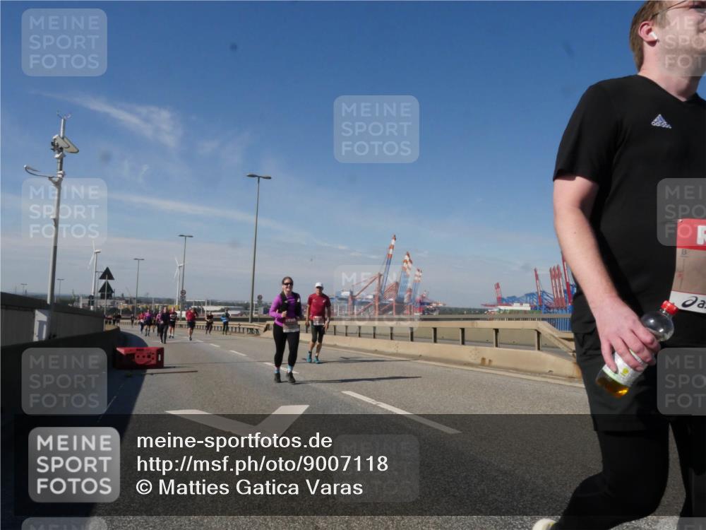 03.10.2025 - Köhlbrandbrückenlauf Matties Gatica Varas http://msf.ph/oto/9007118 03.10.2025 13:02:27 Position 2  meine-sportfotos.de