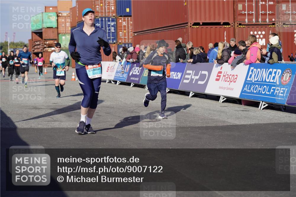 03.10.2025 - Köhlbrandbrückenlauf Michael Burmester http://msf.ph/oto/9007122 03.10.2025 10:08:53 Ziel 1200, 1294, 1364, 1367, 1670, 2805, 3280, 3738 meine-sportfotos.de