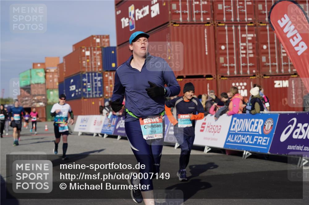 03.10.2025 - Köhlbrandbrückenlauf Michael Burmester http://msf.ph/oto/9007149 03.10.2025 10:08:54 Ziel 1200, 1294, 1364, 1367, 1670, 1673, 2805, 3280 meine-sportfotos.de