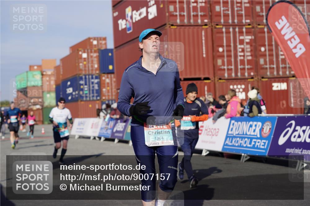 03.10.2025 - Köhlbrandbrückenlauf Michael Burmester http://msf.ph/oto/9007157 03.10.2025 10:08:54 Ziel 1200, 1294, 1364, 1367, 1670, 1673, 2805, 3280 meine-sportfotos.de