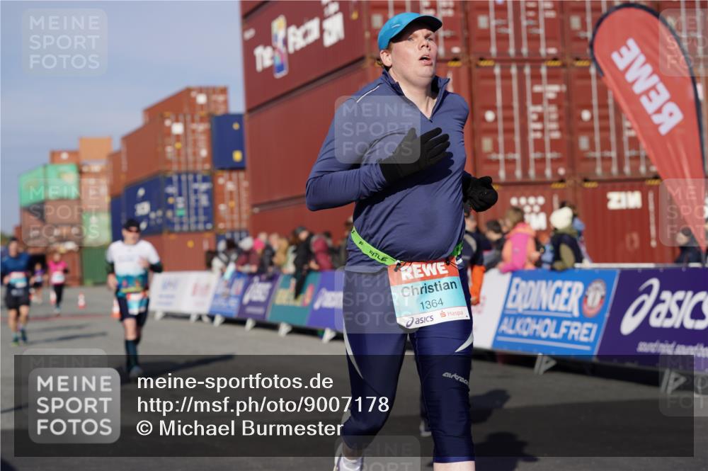 03.10.2025 - Köhlbrandbrückenlauf Michael Burmester http://msf.ph/oto/9007178 03.10.2025 10:08:54 Ziel 1200, 1294, 1364, 1367, 1670, 1673, 2805, 3280 meine-sportfotos.de