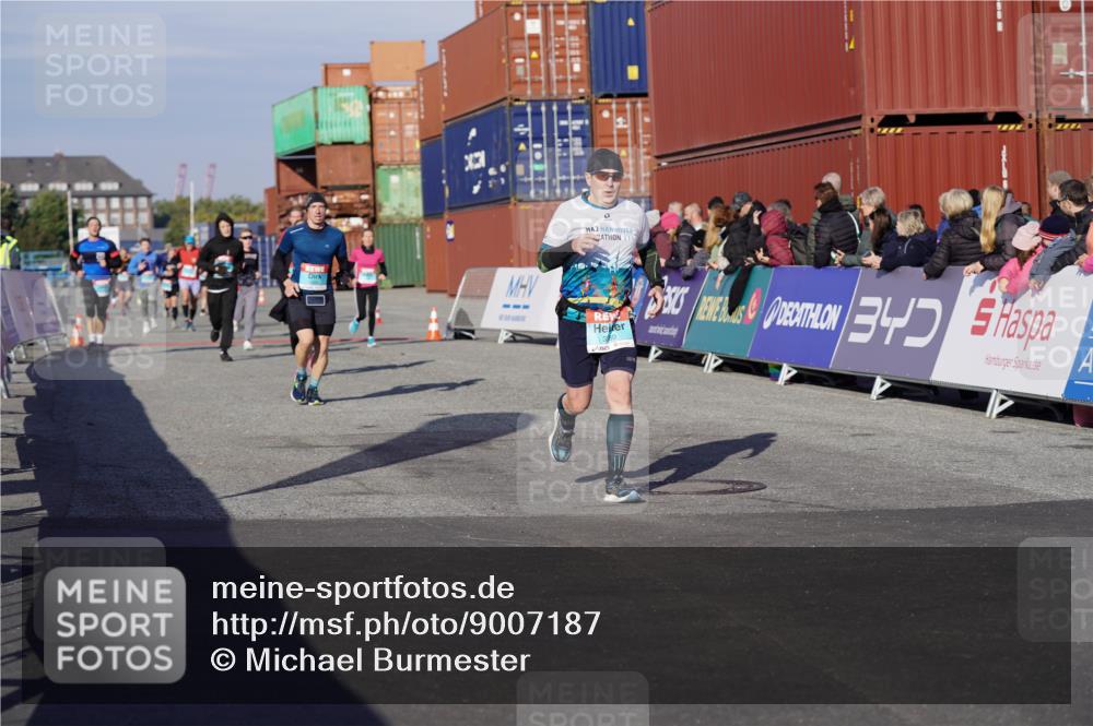 03.10.2025 - Köhlbrandbrückenlauf Michael Burmester http://msf.ph/oto/9007187 03.10.2025 10:08:55 Ziel 1200, 1294, 1355, 1364, 1367, 1670, 1673, 1902, 2560, 2805, 3280 meine-sportfotos.de