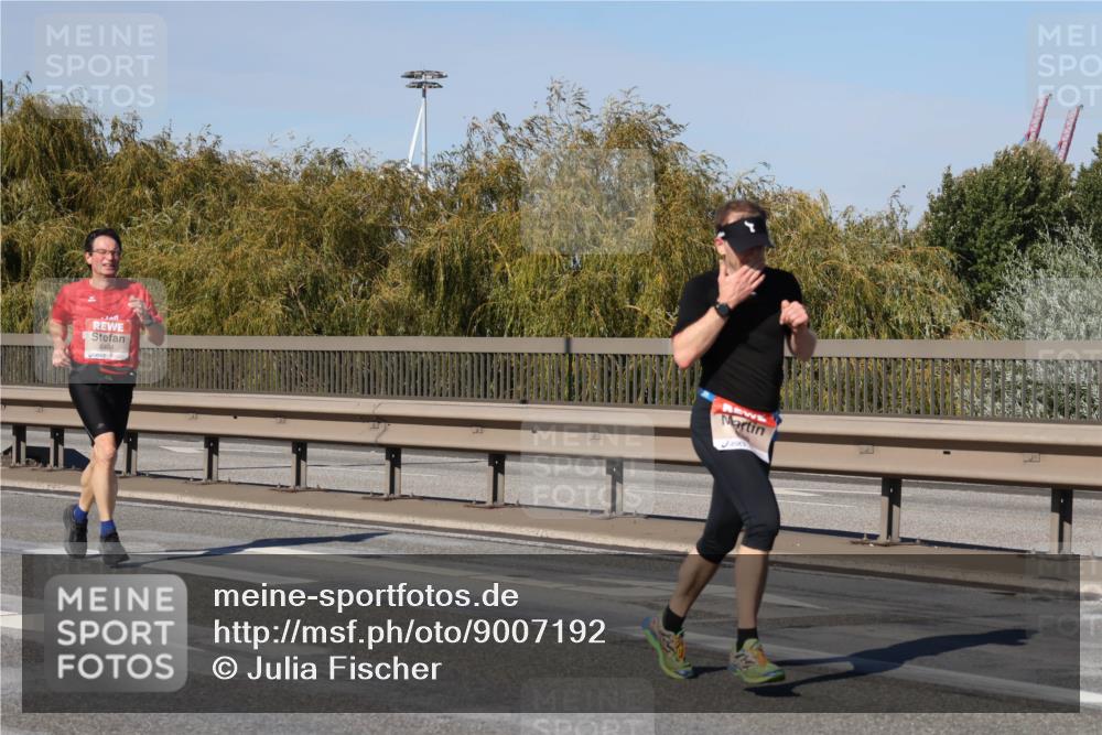 03.10.2025 - Köhlbrandbrückenlauf Julia Fischer http://msf.ph/oto/9007192 03.10.2025 12:46:33 Position 3 6484 meine-sportfotos.de