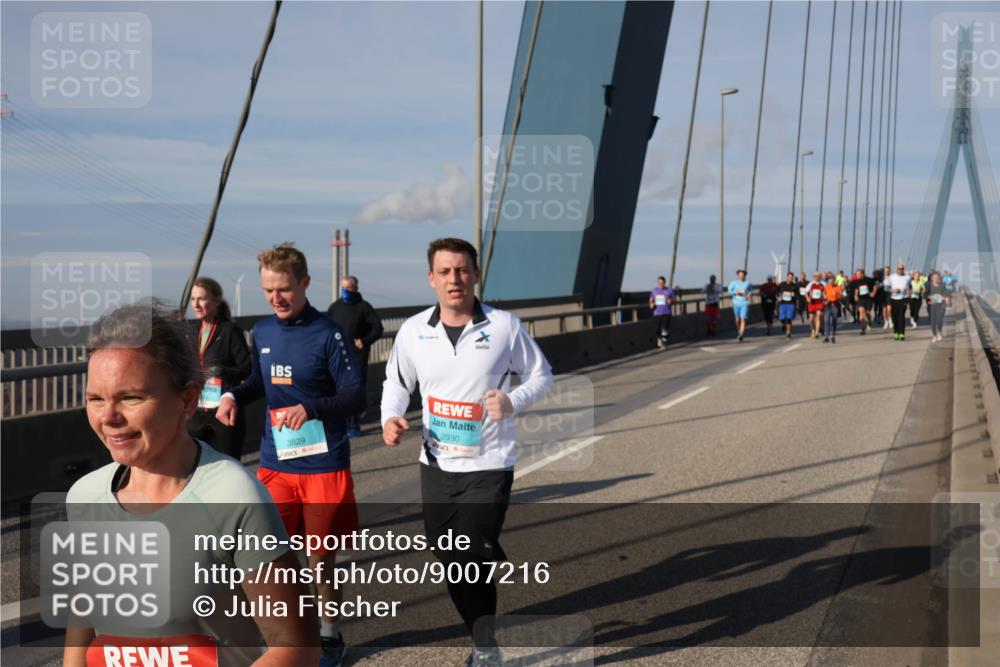 03.10.2025 - Köhlbrandbrückenlauf Julia Fischer http://msf.ph/oto/9007216 03.10.2025 09:58:56 Position 2 3829, 2930 meine-sportfotos.de