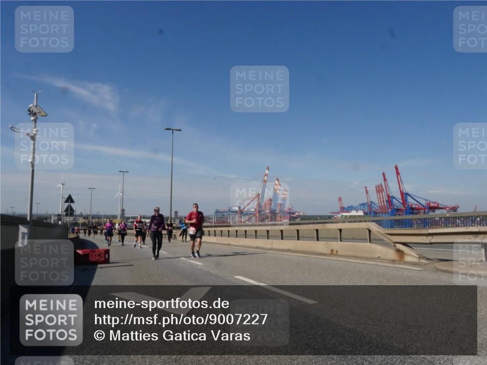 03.10.2025 - Köhlbrandbrückenlauf Matties Gatica Varas http://msf.ph/oto/9007227 03.10.2025 13:02:35 Position 2  meine-sportfotos.de