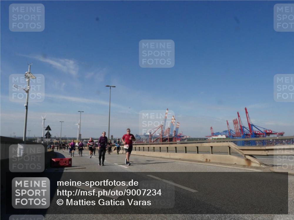 03.10.2025 - Köhlbrandbrückenlauf Matties Gatica Varas http://msf.ph/oto/9007234 03.10.2025 13:02:35 Position 2  meine-sportfotos.de