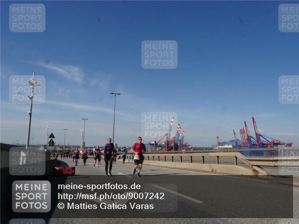03.10.2025 - Köhlbrandbrückenlauf Matties Gatica Varas http://msf.ph/oto/9007242 03.10.2025 13:02:35 Position 2  meine-sportfotos.de
