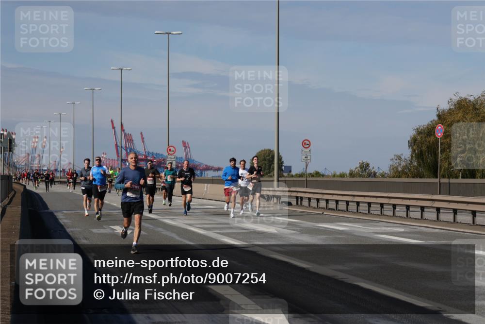 03.10.2025 - Köhlbrandbrückenlauf Julia Fischer http://msf.ph/oto/9007254 03.10.2025 12:46:51 Position 3 12, 5, 12, 5, 1 meine-sportfotos.de