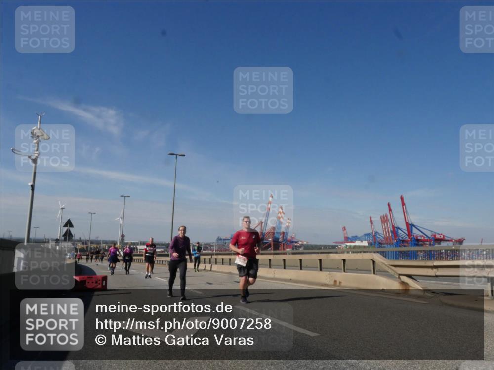 03.10.2025 - Köhlbrandbrückenlauf Matties Gatica Varas http://msf.ph/oto/9007258 03.10.2025 13:02:37 Position 2  meine-sportfotos.de
