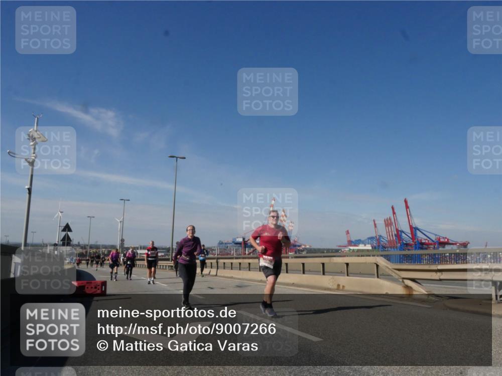 03.10.2025 - Köhlbrandbrückenlauf Matties Gatica Varas http://msf.ph/oto/9007266 03.10.2025 13:02:37 Position 2  meine-sportfotos.de