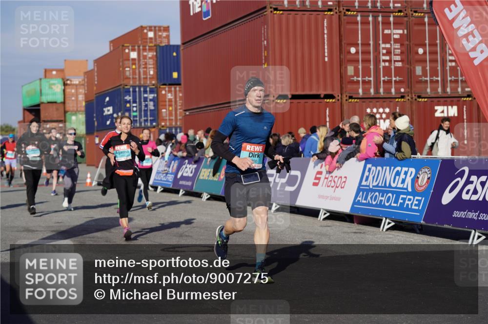 03.10.2025 - Köhlbrandbrückenlauf Michael Burmester http://msf.ph/oto/9007275 03.10.2025 10:08:58 Ziel 1200, 1294, 1355, 1364, 1673, 1902, 2117, 2560, 2805, 3009, 3280, 3672 meine-sportfotos.de