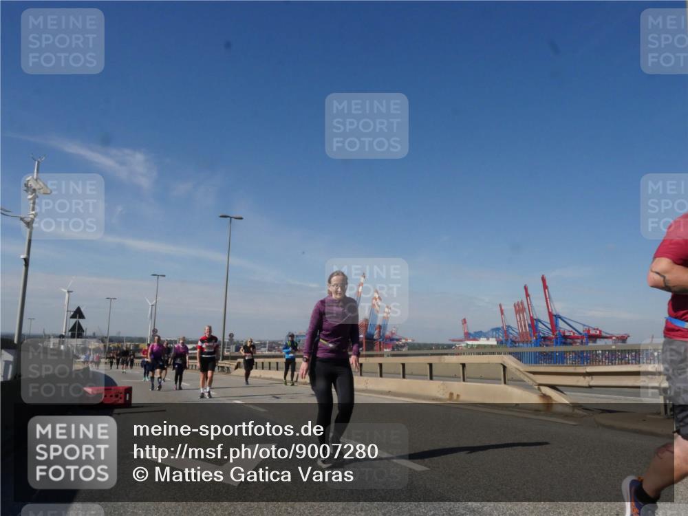 03.10.2025 - Köhlbrandbrückenlauf Matties Gatica Varas http://msf.ph/oto/9007280 03.10.2025 13:02:39 Position 2  meine-sportfotos.de