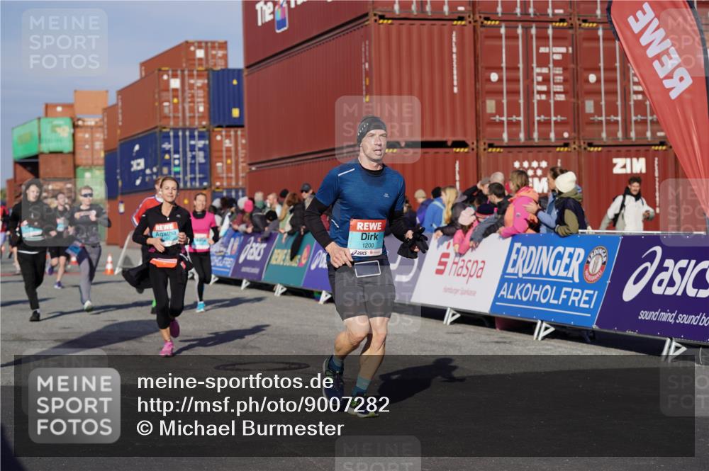 03.10.2025 - Köhlbrandbrückenlauf Michael Burmester http://msf.ph/oto/9007282 03.10.2025 10:08:58 Ziel 1200, 1294, 1355, 1364, 1673, 1902, 2117, 2560, 2805, 3009, 3280, 3672 meine-sportfotos.de