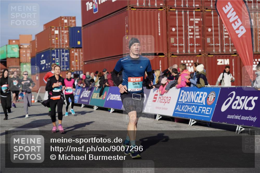 03.10.2025 - Köhlbrandbrückenlauf Michael Burmester http://msf.ph/oto/9007296 03.10.2025 10:08:58 Ziel 1200, 1294, 1355, 1364, 1673, 1902, 2117, 2560, 2805, 3009, 3280, 3672 meine-sportfotos.de