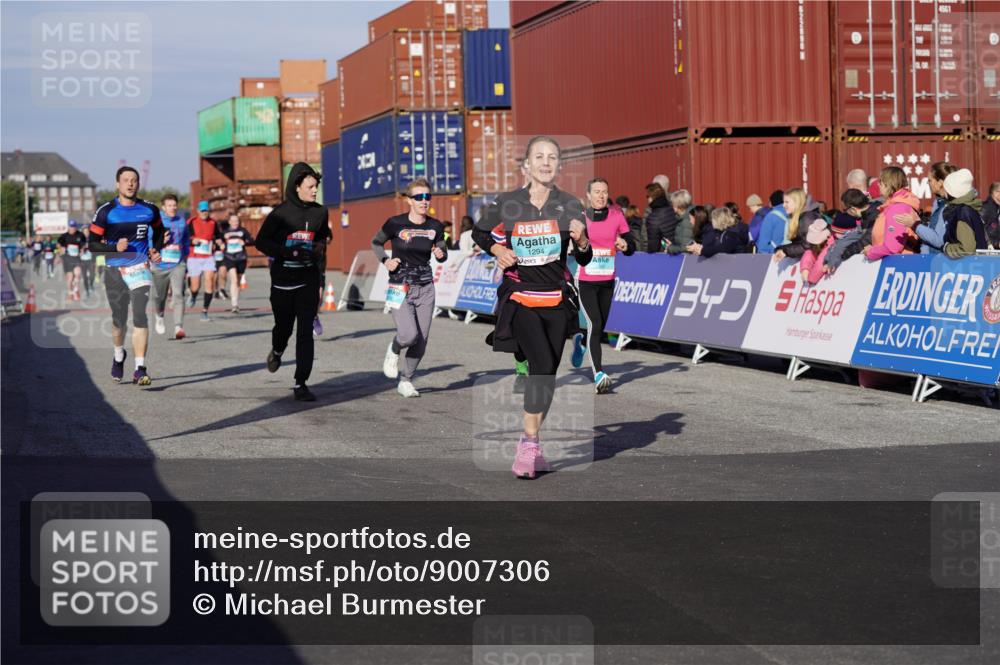 03.10.2025 - Köhlbrandbrückenlauf Michael Burmester http://msf.ph/oto/9007306 03.10.2025 10:08:59 Ziel 1200, 1294, 1355, 1364, 1673, 1902, 2117, 2450, 2560, 2805, 3009, 3280, 3672 meine-sportfotos.de