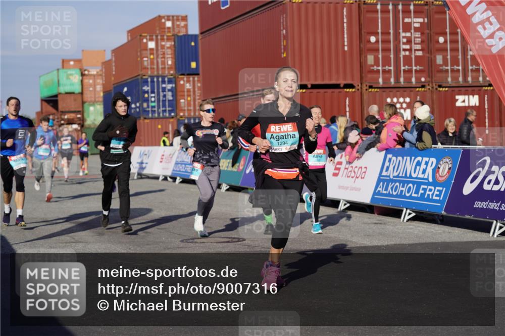 03.10.2025 - Köhlbrandbrückenlauf Michael Burmester http://msf.ph/oto/9007316 03.10.2025 10:09:00 Ziel 1200, 1294, 1355, 1507, 1673, 1902, 2117, 2450, 2560, 3006, 3009, 3010, 3280, 3672 meine-sportfotos.de