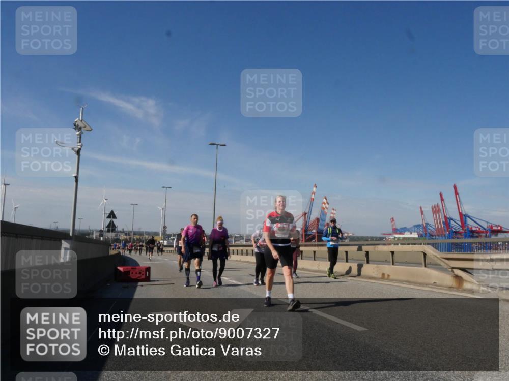 03.10.2025 - Köhlbrandbrückenlauf Matties Gatica Varas http://msf.ph/oto/9007327 03.10.2025 13:02:44 Position 2  meine-sportfotos.de