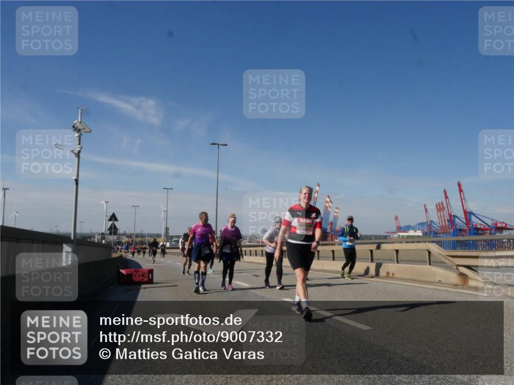 03.10.2025 - Köhlbrandbrückenlauf Matties Gatica Varas http://msf.ph/oto/9007332 03.10.2025 13:02:45 Position 2  meine-sportfotos.de