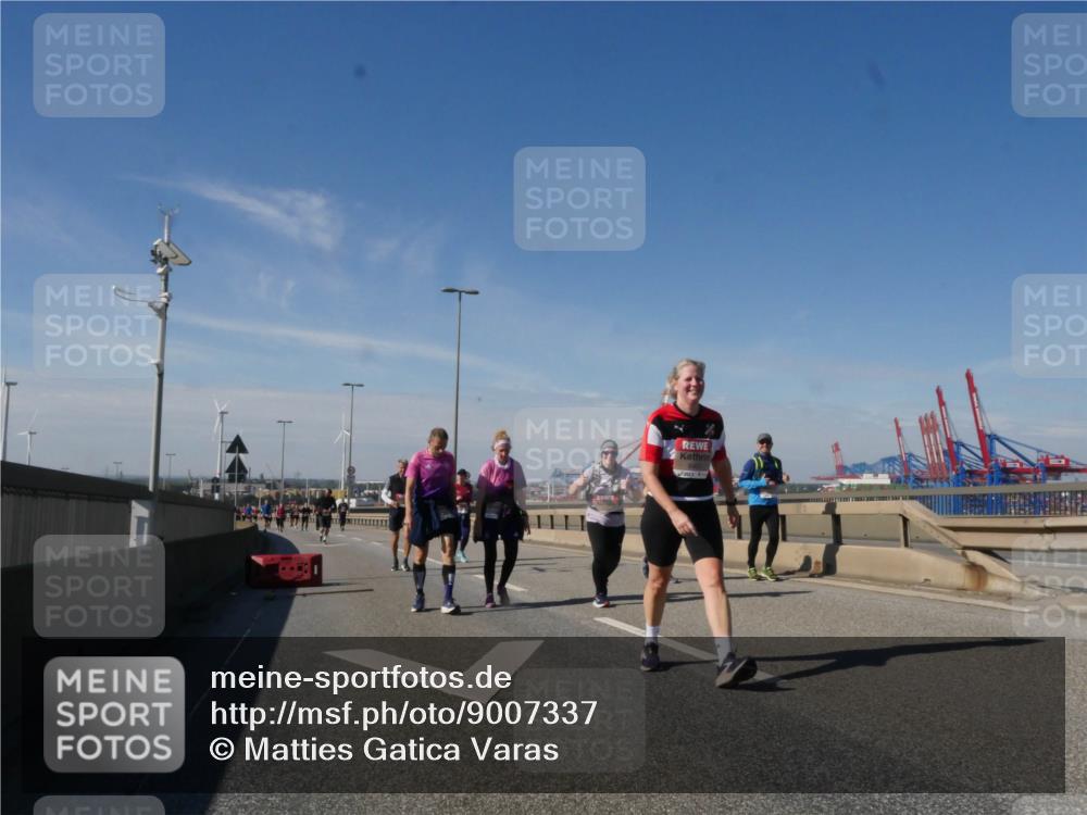 03.10.2025 - Köhlbrandbrückenlauf Matties Gatica Varas http://msf.ph/oto/9007337 03.10.2025 13:02:45 Position 2  meine-sportfotos.de